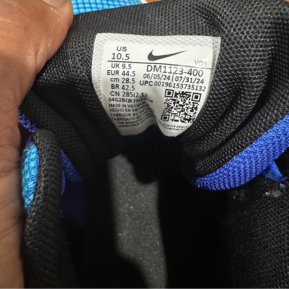 {preloved} LeBron’s Witness Blue and Pink Men's Sneakers - Picture 9 of 10